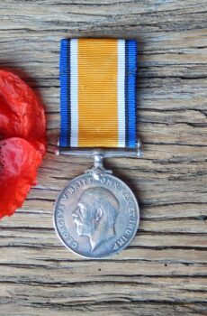 Antique WWI Medal 1914-1918