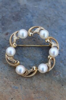 Mikimoto Pearl Brooch in 14ct Gold