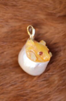 Mother of Pearl and Pearl in 9ct Gold