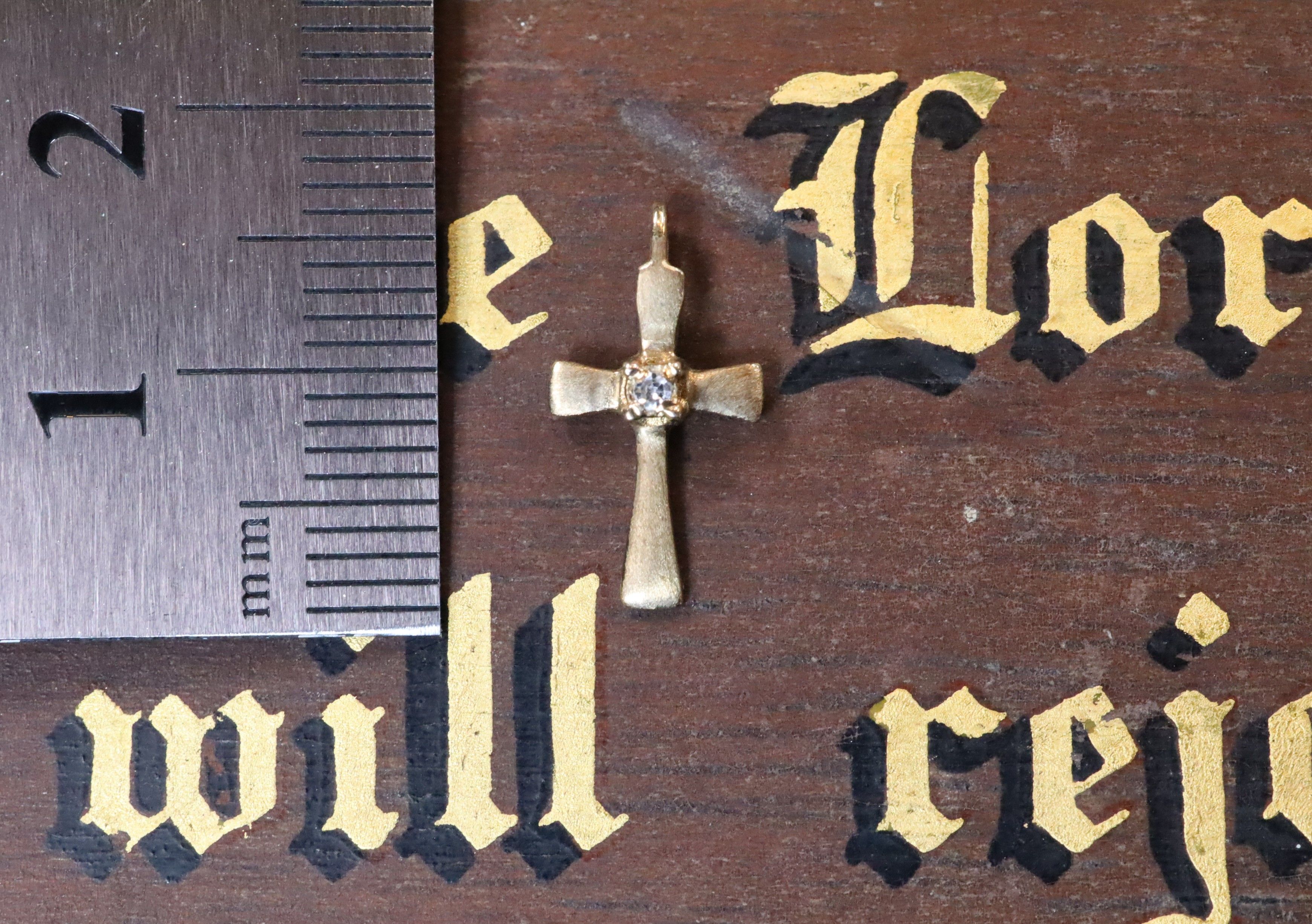 Diamond Crucifix in 9ct Gold - Image 3