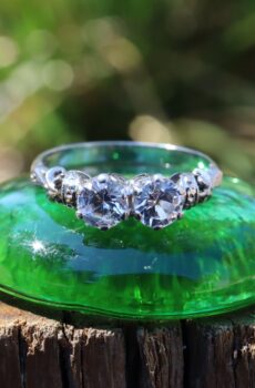 Sapphire Toi et Moi Ring in 9ct Gold