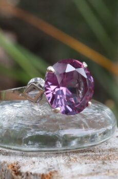 8ct Lab Created Sapphire in 9ct White Gold